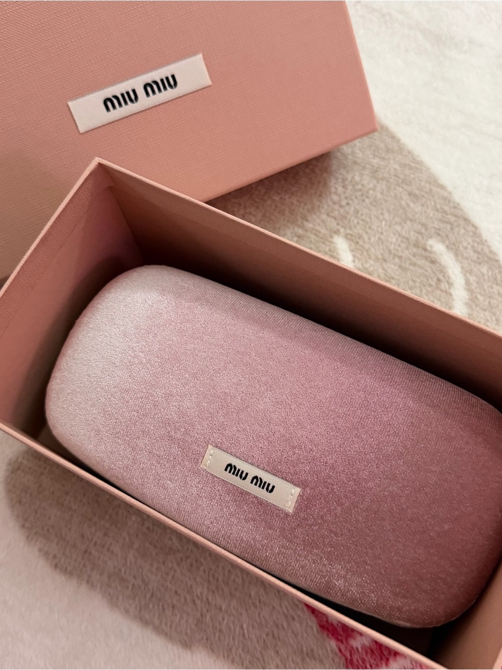 NEW💖 Miu Miu - Pink Velvet Sunglasses Case with Box - Picture 3 of 3